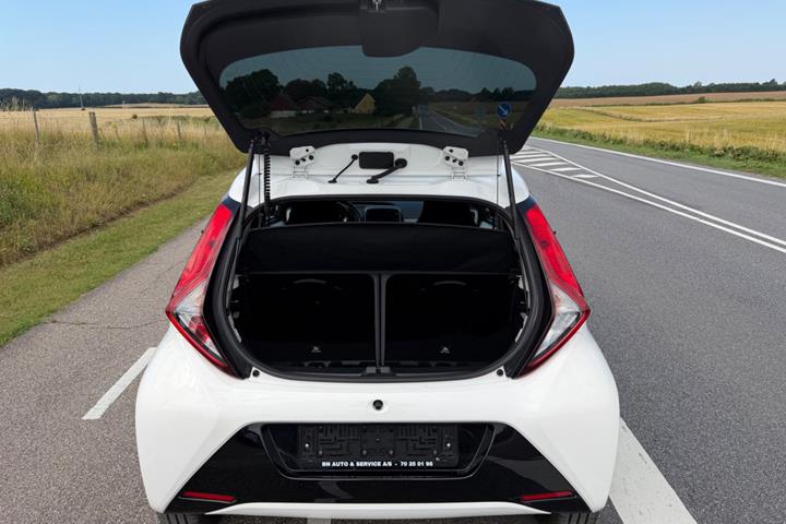 Hvid Toyota Aygo fra 2021