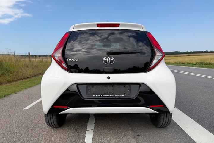 Hvid Toyota Aygo fra 2021