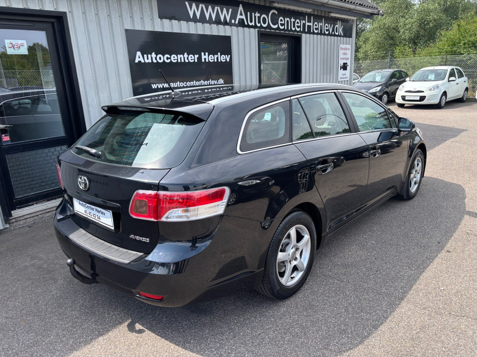 Sort Toyota Avensis fra 2011