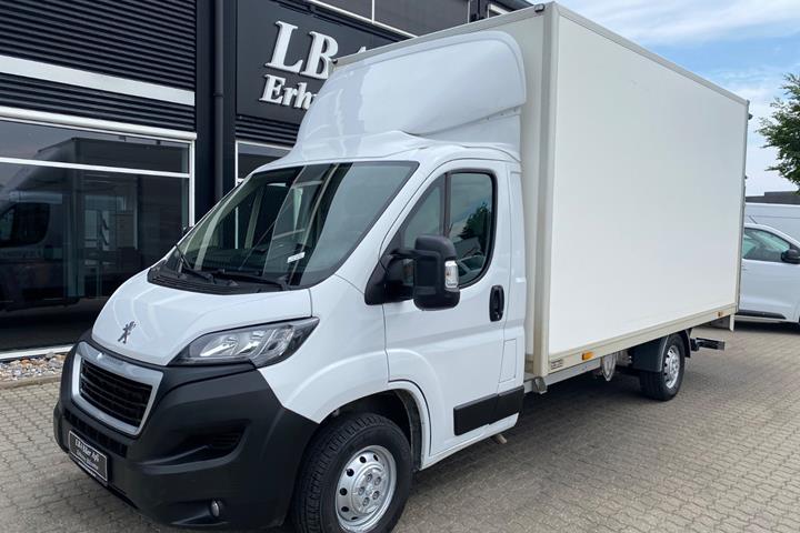 Hvid Peugeot Boxer 335 fra 2023