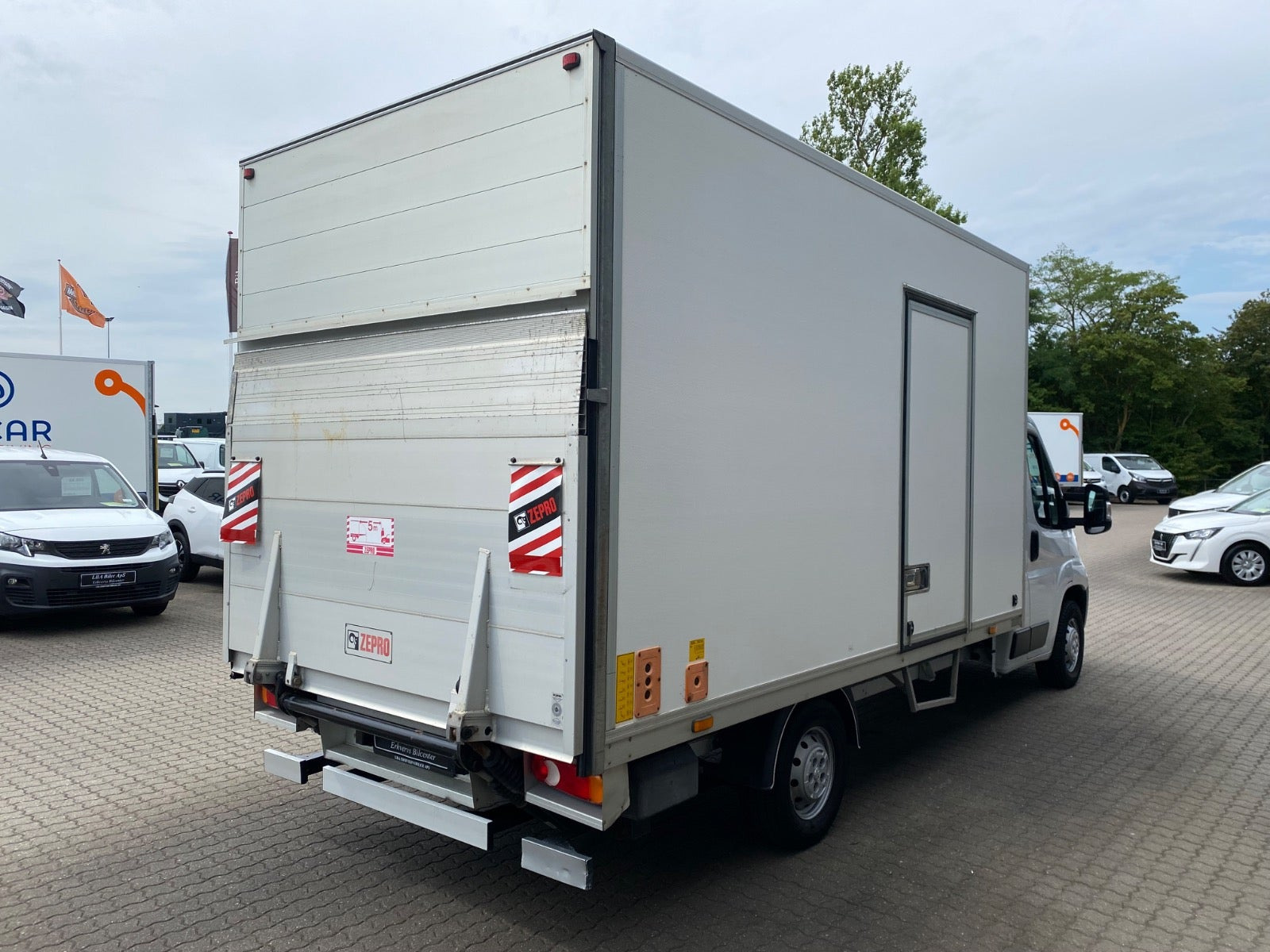 Hvid Peugeot Boxer 335 fra 2023