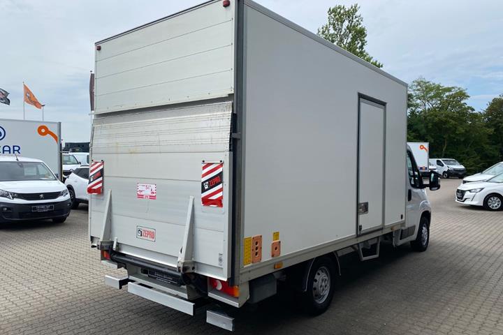 Hvid Peugeot Boxer 335 fra 2023