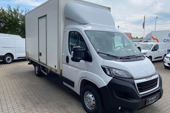 Hvid Peugeot Boxer 335 fra 2023