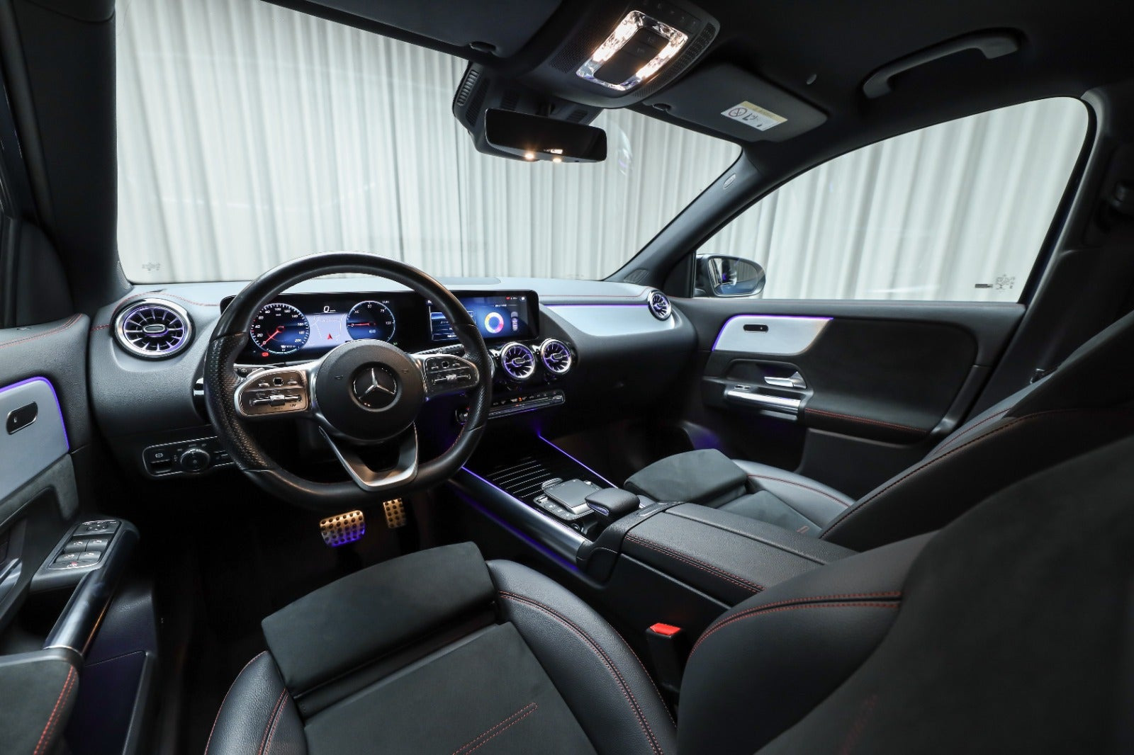 Blå Mercedes EQA250 fra 2021