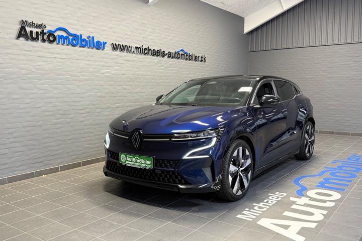 Blå Renault Megane E-Tech fra 2024 set udefra