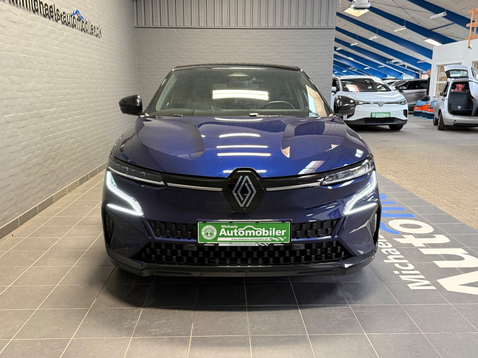 Blå Renault Megane E-Tech fra 2024