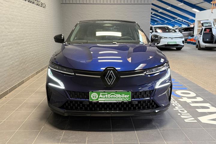 Blå Renault Megane E-Tech fra 2024