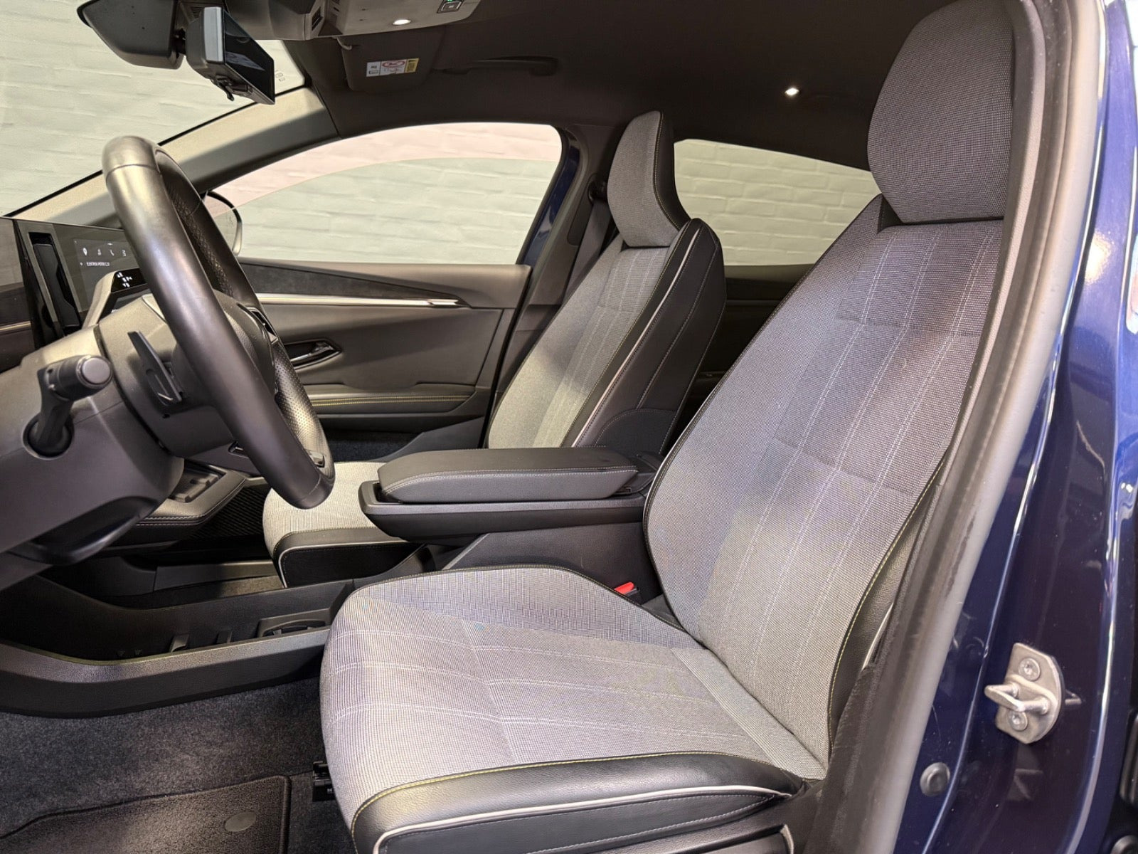 Blå Renault Megane E-Tech fra 2024