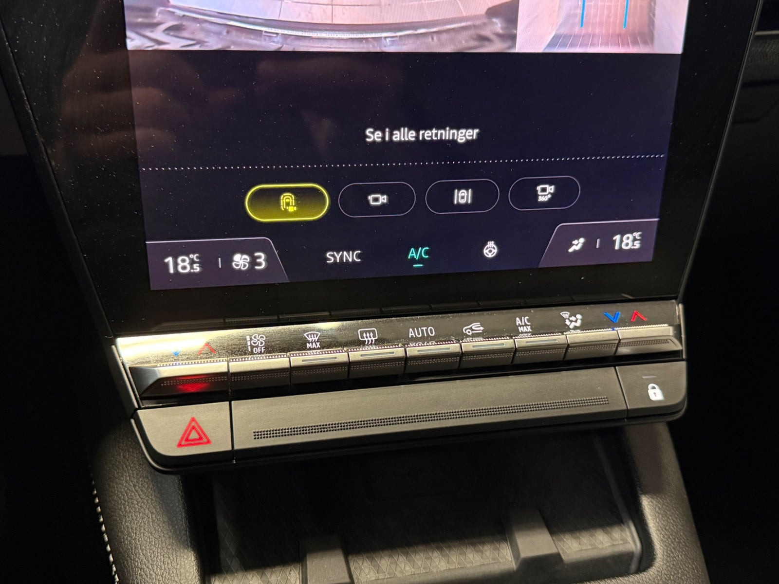Blå Renault Megane E-Tech fra 2024