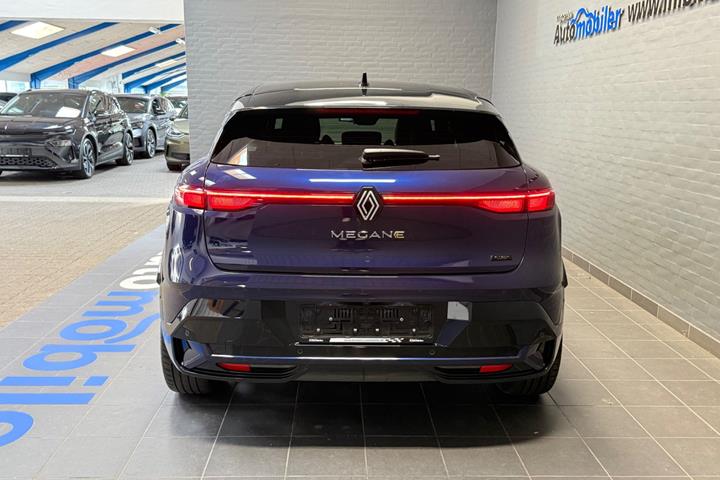 Blå Renault Megane E-Tech fra 2024