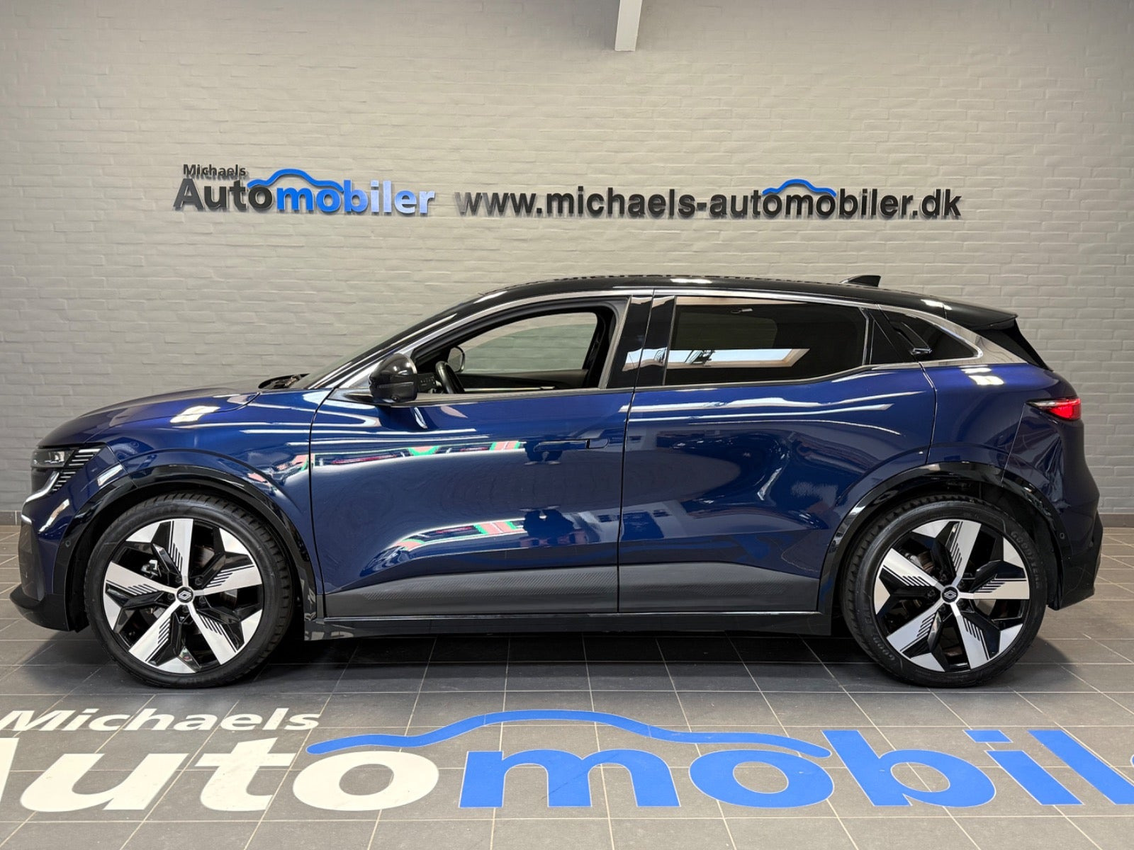 Blå Renault Megane E-Tech fra 2024