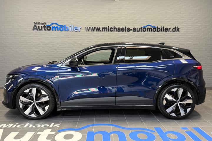 Blå Renault Megane E-Tech fra 2024