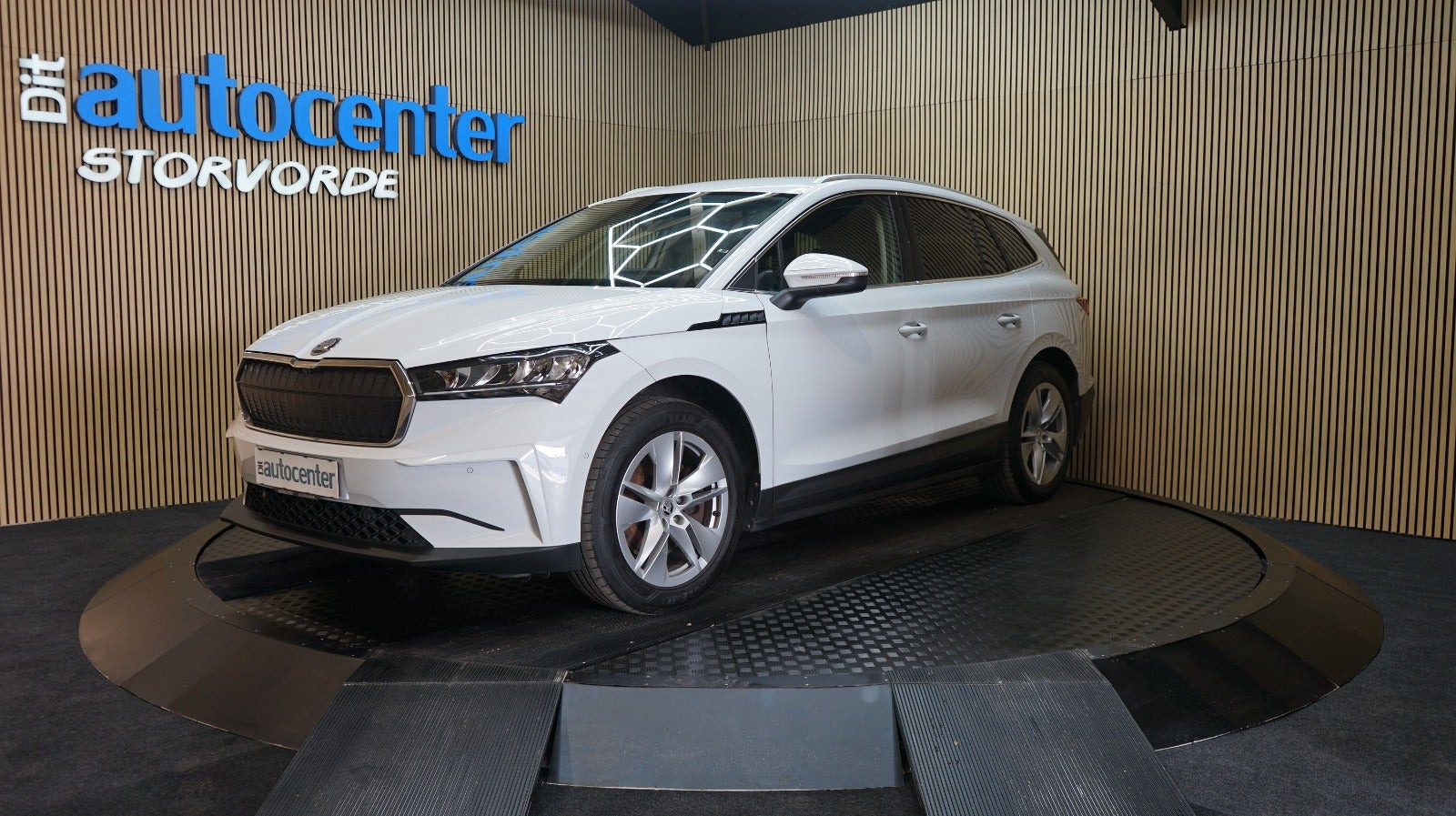 Hvid Skoda Enyaq fra 2022
