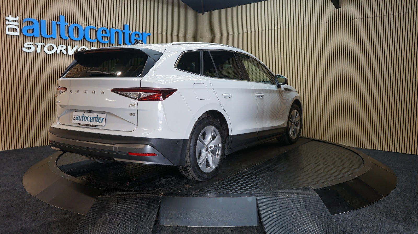 Hvid Skoda Enyaq fra 2022