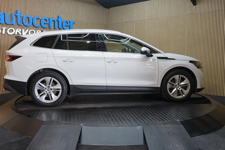 Hvid Skoda Enyaq fra 2022