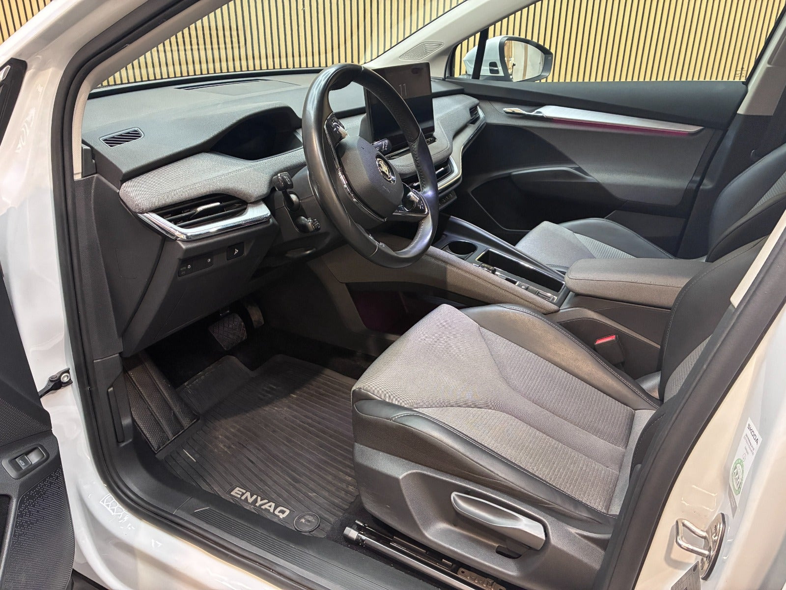 Hvid Skoda Enyaq fra 2022