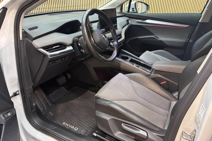 Hvid Skoda Enyaq fra 2022