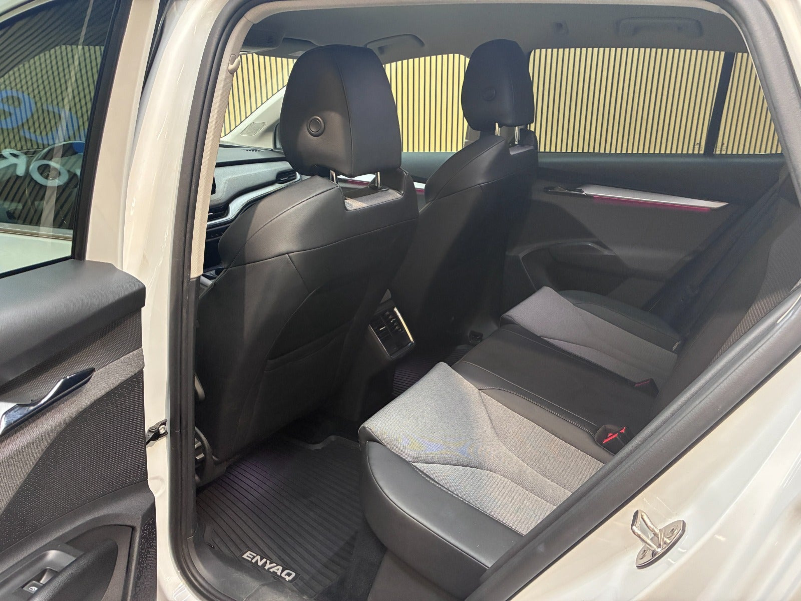 Hvid Skoda Enyaq fra 2022