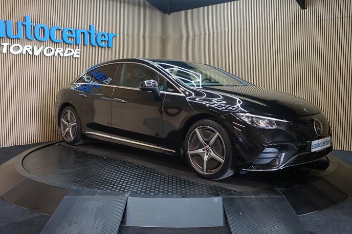 Sort Mercedes EQE350+ fra 2022 set udefra