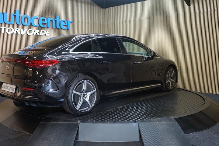 Sort Mercedes EQE350+ fra 2022