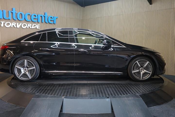 Sort Mercedes EQE350+ fra 2022