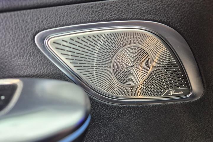Sort Mercedes EQE350+ fra 2022