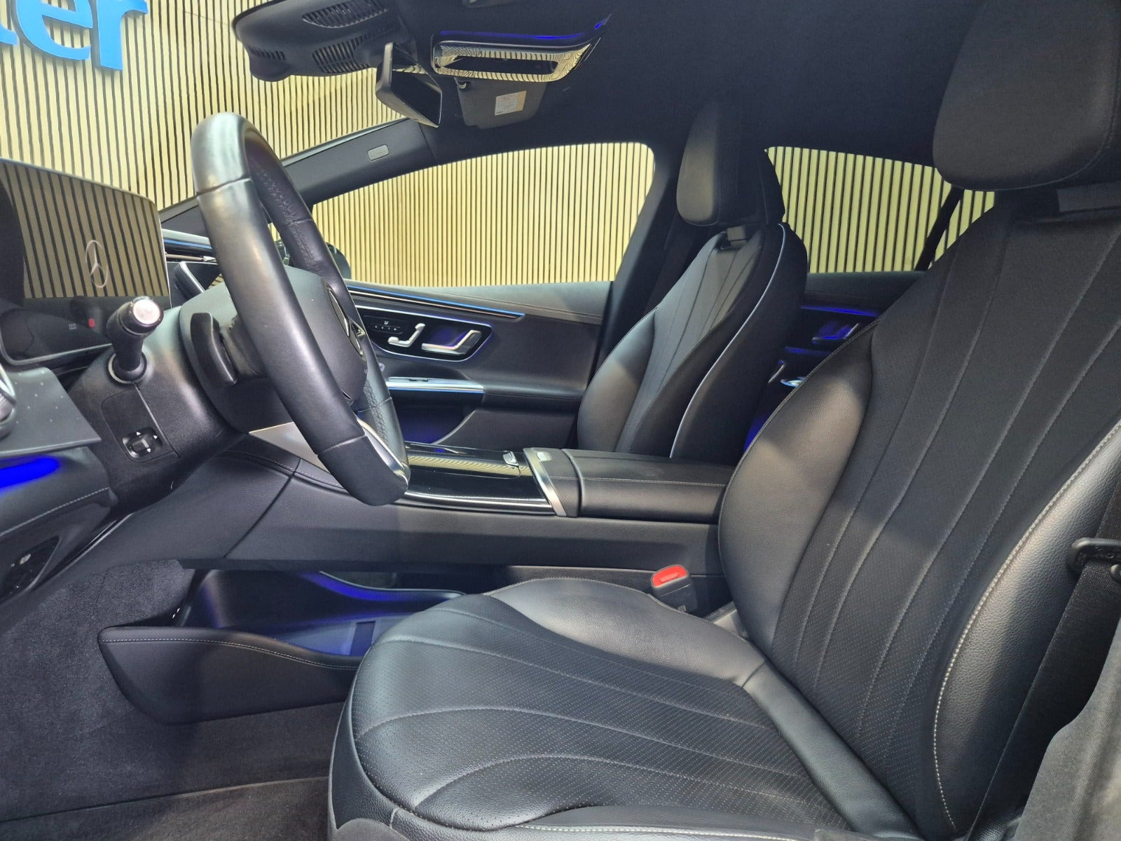 Sort Mercedes EQE350+ fra 2022