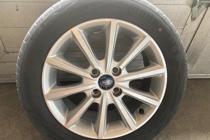 Blå Ford Fiesta fra 2020