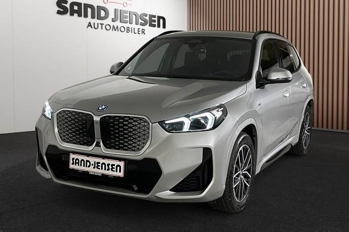 Grå BMW iX1 fra 2025