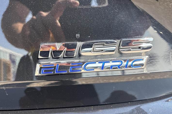 Sort MG MG5 Electric fra 2023