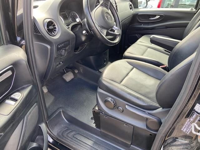 Sort Mercedes Vito fra 2021