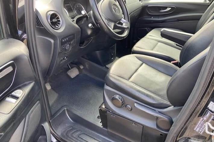 Sort Mercedes Vito fra 2021