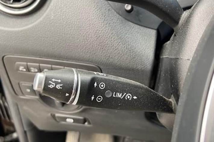 Sort Mercedes Vito fra 2021