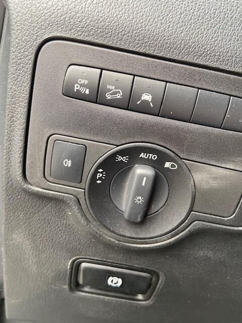 Sort Mercedes Vito fra 2021