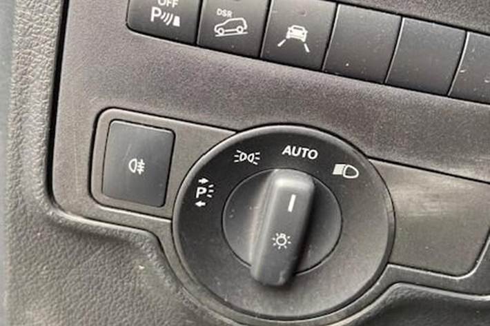 Sort Mercedes Vito fra 2021