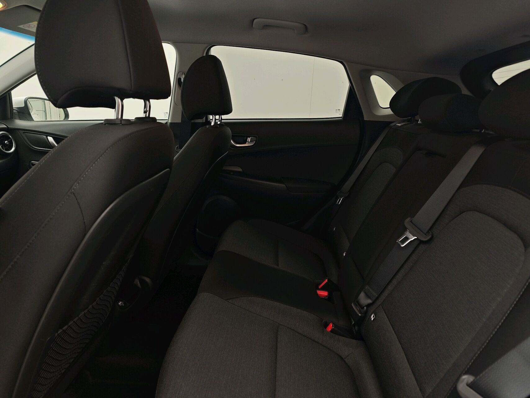 Hvid Hyundai Kona fra 2023