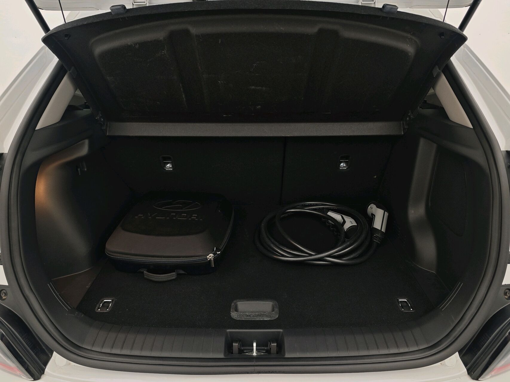 Hvid Hyundai Kona fra 2023