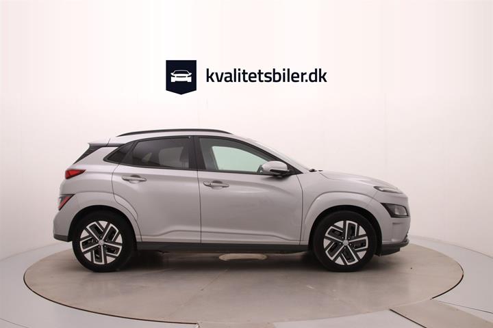 Sølv Hyundai Kona fra 2023