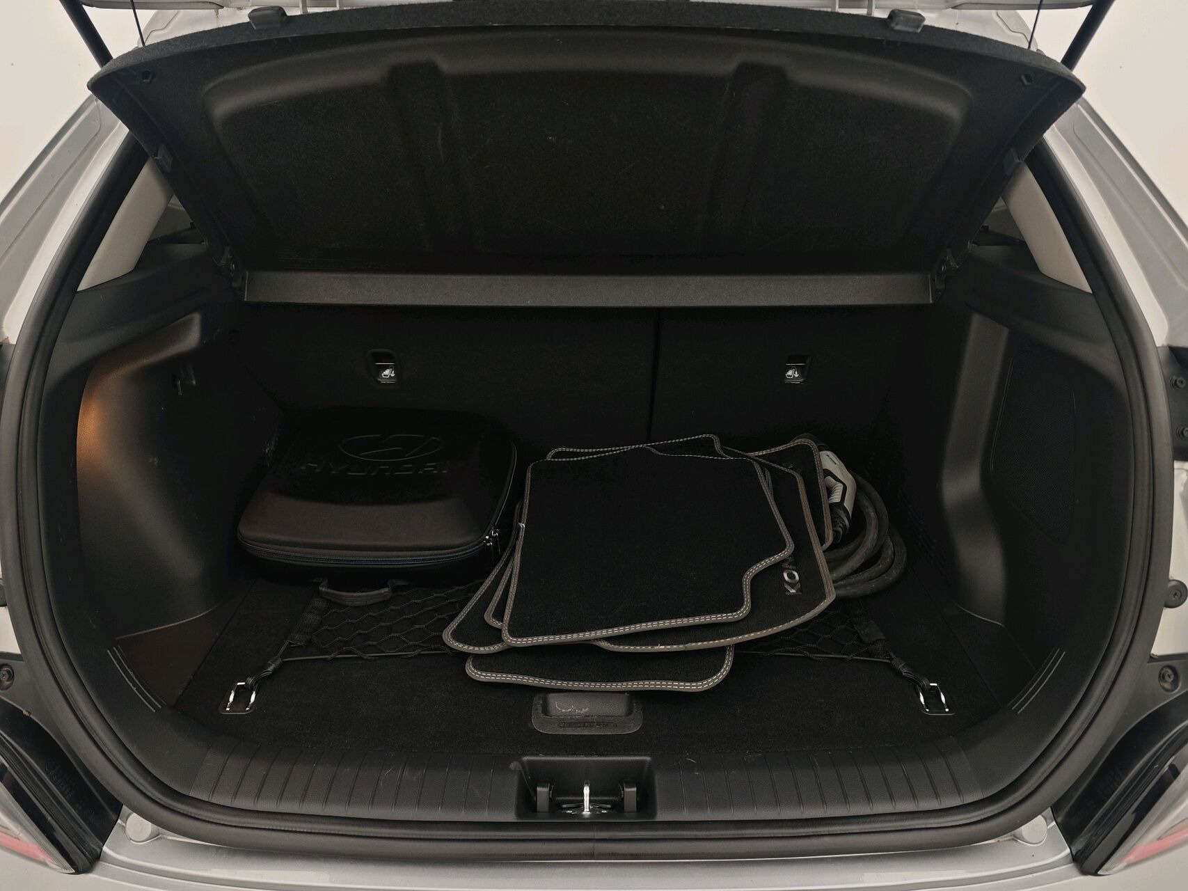 Sølv Hyundai Kona fra 2023