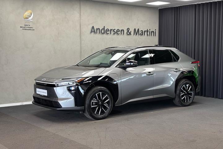 Grå Toyota BZ4X fra 2026 set udefra