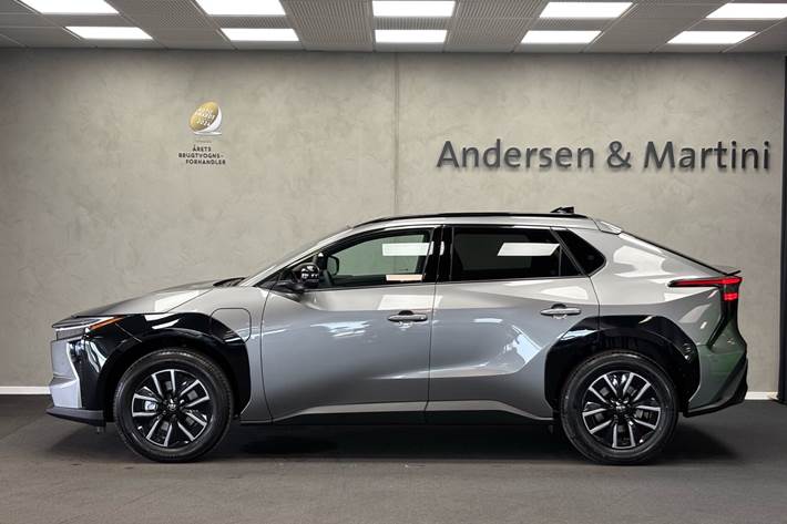 Grå Toyota BZ4X fra 2026