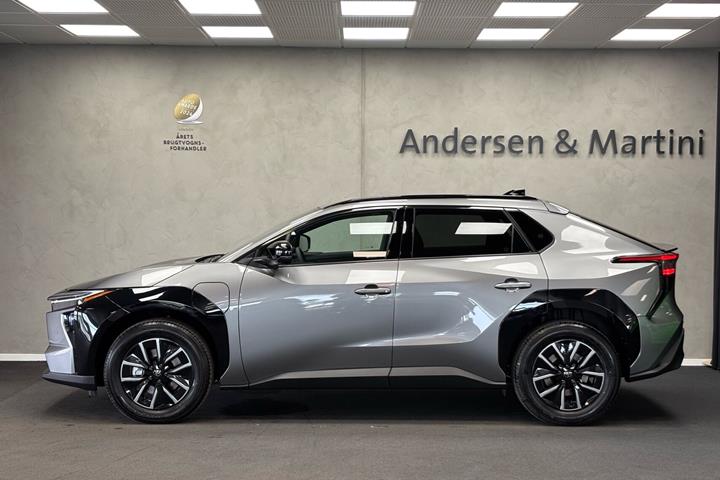 Grå Toyota BZ4X fra 2026