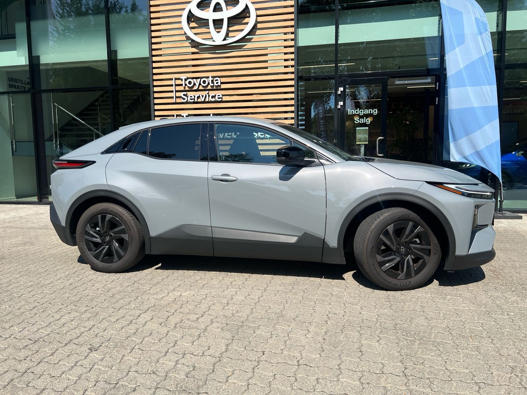 Grå Toyota C-HR+ fra 2026