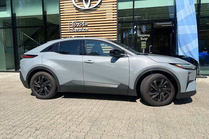 Grå Toyota C-HR+ fra 2026