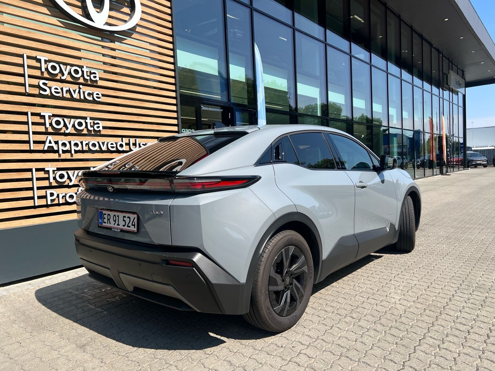 Grå Toyota C-HR+ fra 2026