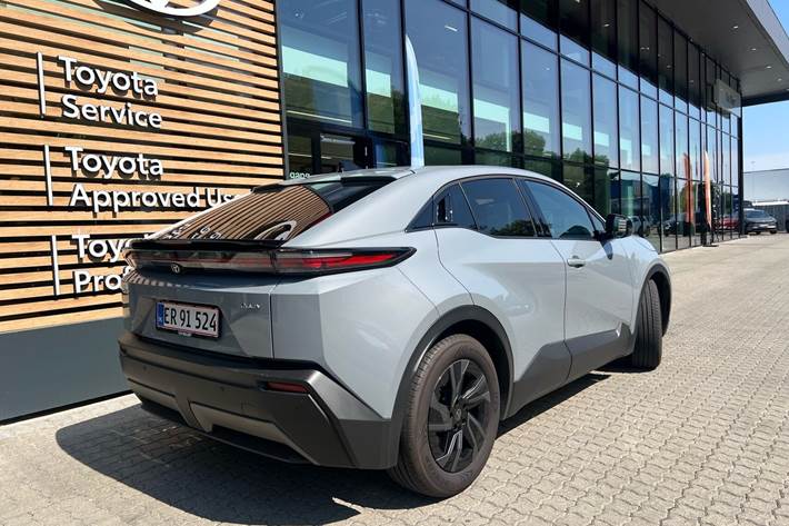 Grå Toyota C-HR+ fra 2026