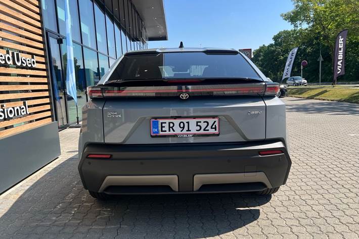 Grå Toyota C-HR+ fra 2026