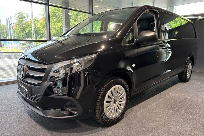 Sort Mercedes Vito fra 2024