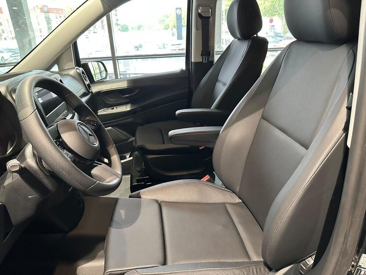 Sort Mercedes Vito fra 2024