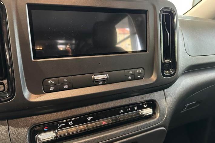 Sort Mercedes Vito fra 2024